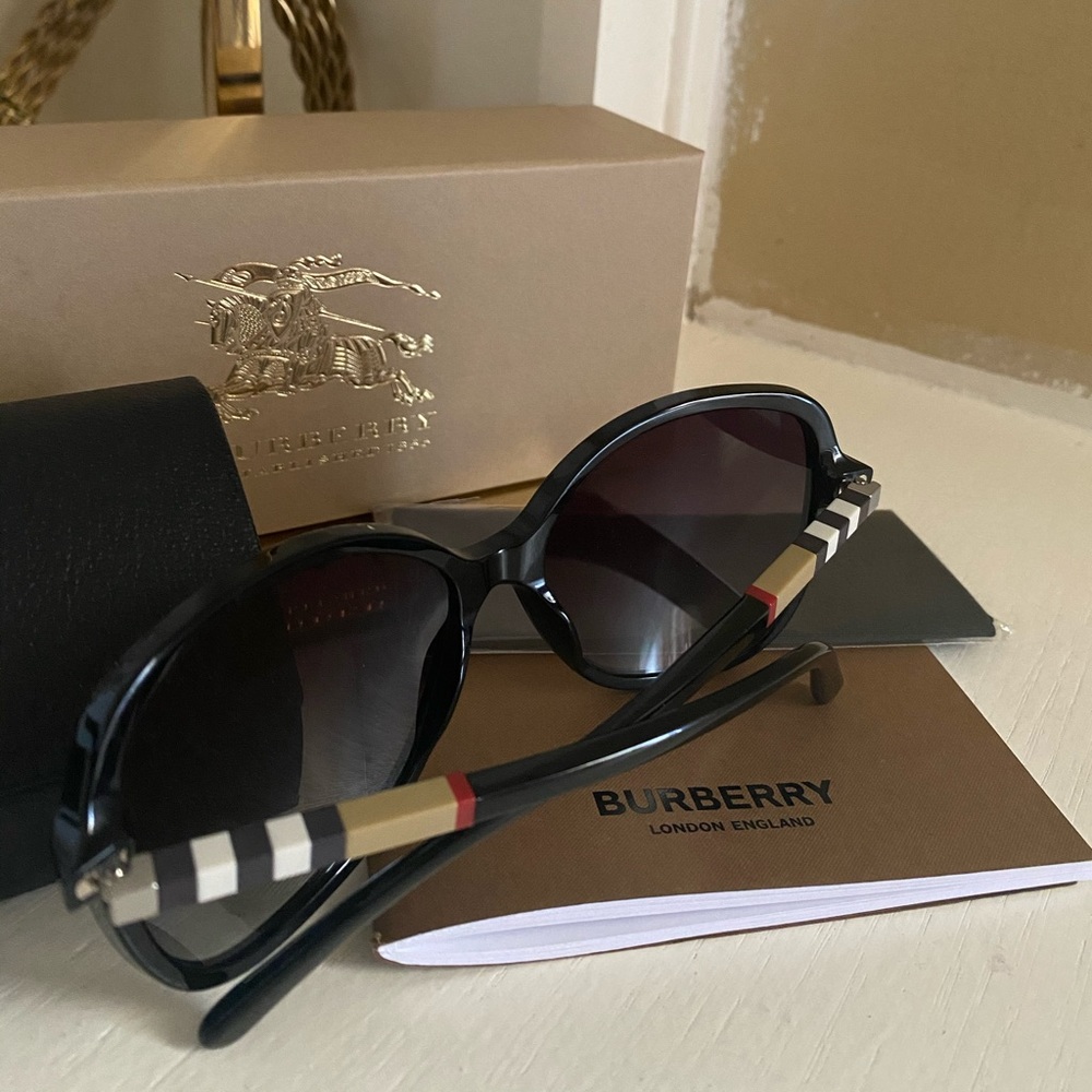 Brand new 🔥Burberry 🔥sunglasses 🕶 - Picture 2 of 16